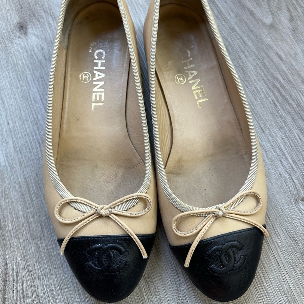 Timeless Chanel classic ballet flats, size 37 1/2.